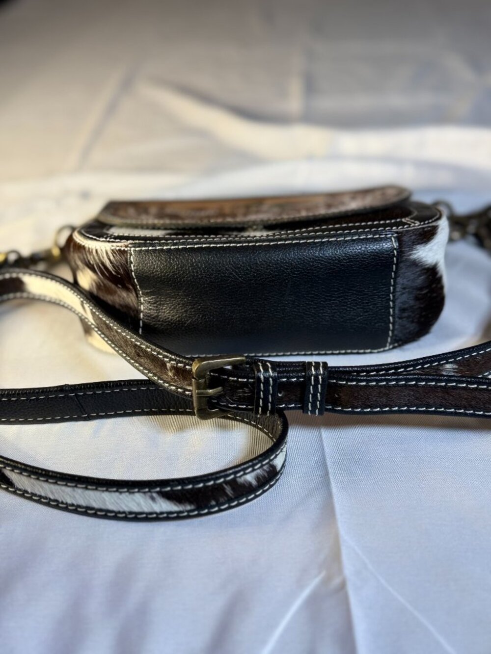 Myra Leather/cowhair crossbody purse. Cute! - Picture 3 of 6